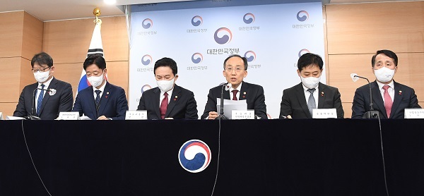 내년 성장률 전망치 1.6%로 둔화…추 부총리 “위기 극복 힘 모아야”