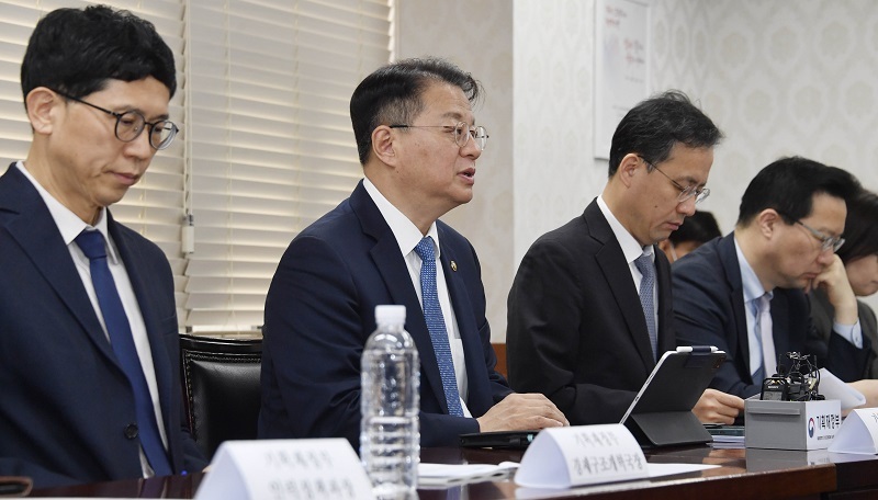 기재부 차관 “빈일자리 다시 증가…건설 등 인력난 4개 업종 추가 선정”